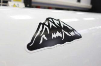 Печать виниловых наклеек: от идеи до стойкой этикетки, которая не подведёт